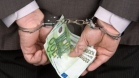 Un avocat din Chişinău a fost reţinut de CNA şi procurorii anticorupţie pentru o mită de 52 de mii de euro